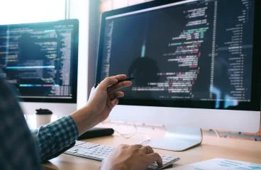 Desarrollo de software en monitores de programación